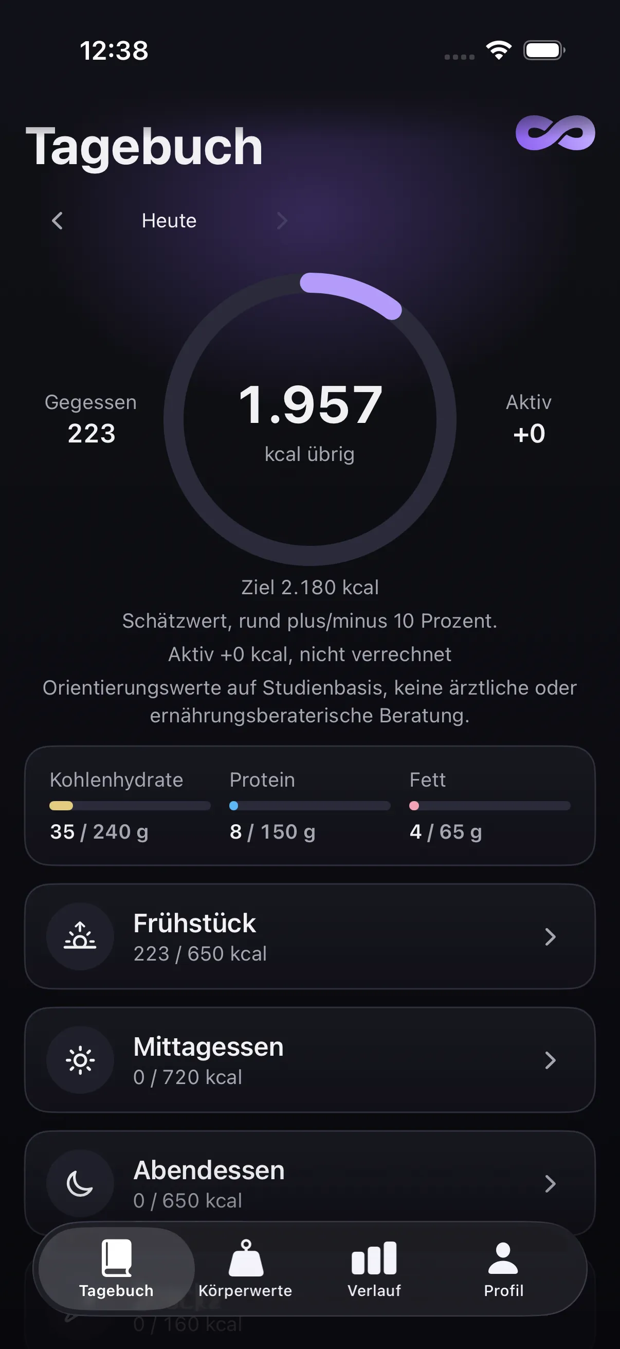 Der Heute-Screen von The 8 Protocol mit Kalorienring und Makro-Übersicht im dunklen Design
